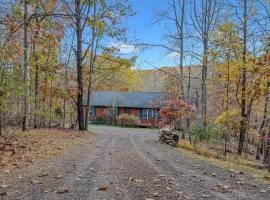 Creekview Cabin - Hot Tub, EV Station, Pet Friendly, Screen Porch, Wifi, Grill, Fire Pit, Deck, Family Friendly, Game Room, King Bed