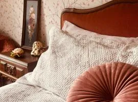 Vintage Boutique Room