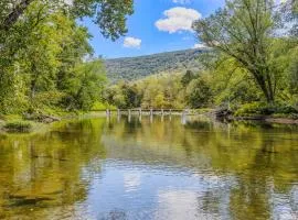 Chesnutt Cabin - Riverfront, Fire Pit, Game Room, Wifi, Screen Porch, View, King Bed
