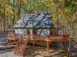 The Fern -- Private - Pet Friendly - Fireplace - River Access - Fire Pit - EV Station