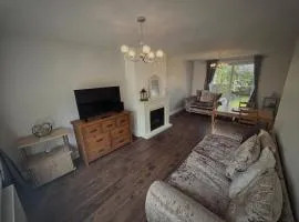 Budget Friendly, comfortable 3 BR HSE,Close to City Centre,Sleeps 5