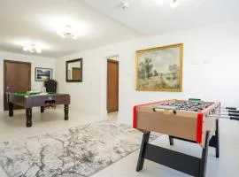 Ocean Breeze 3 Ensuite Bedroom Lower House with Games Room