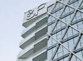 شقه في منطقه بحرين بي مقابل فور سيزون flat for rant in Bahrain bay near four seasons