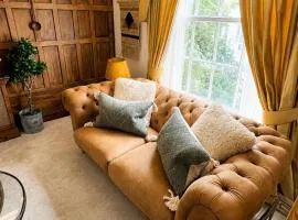 Little Heron - Boutique cottage in prime centre