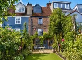 Little Heron - Boutique cottage in prime centre