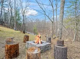 All Decked Up - wifi, view, river access, fire pit, 3 bedrooms, games, family friendly
