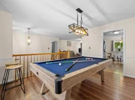 Family Retreat Game Room and Fire Pit Sleeps 8