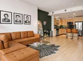 Downtown Dallas High Rise with Free Parking, Gym, Pool, City Views