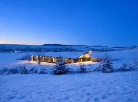 NEW! Cozy Ranch House: Sauna & Views! Sleeps 10+