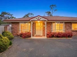 Modern 3 Bedroom Family Retreat Free Parking Near Launceston CBD