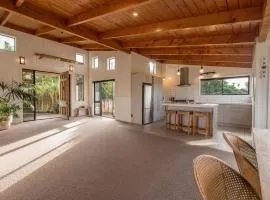 Tahana Villa - River View Retreat - 3 Bedroom