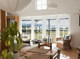 White Shell Cottage - Woodfire & Beachfront