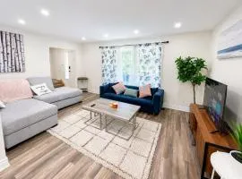 3BR Spacious Home in Waterloo, Fenced Backyard, Office Space, Family & Pets Friendly