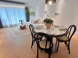 Superb city center view with floor-to-ceiling windows three bedrooms Stunning views of the Bund Shanghai Tower Yu Garden and Peoples Square
