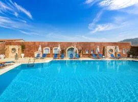 Golden Bay Apartments-Garden Haven
