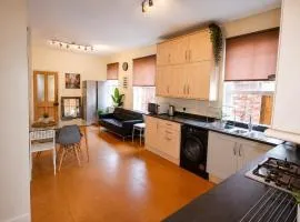 Bostock Villa, Northampton Centre, Large-rooms, Recently refurbished, Netflix, Communal spaces