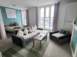 Lavish Lounge