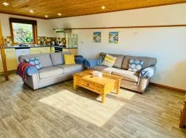 Lazy Bear Lodge with Hot Tub - Finlake Resort and Spa in Devon