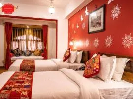 Hotel Aurang Heritage Jaisalmer maharaja haveli filling