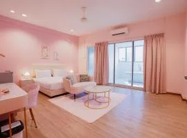 Hugstore Pink Hotel