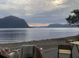 Hundeidvik Fjord Retreat - Fjord Suite