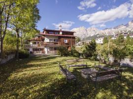 Lungoboite 14 - Cortina, hotel con parking en Cortina dʼAmpezzo