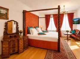 Queen's Crown Manor
