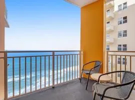 Charming corner studio with beach view WiFi central AC & pool hot tub