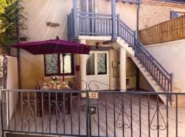 T2 chaleureux avec grande terrasse au cœur du Périgord