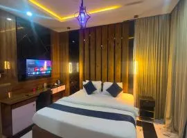 Classy Castle Hotel And Suite