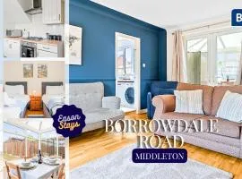 3 Bed Rest Home Middleton M24 Sleeps 8