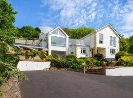 The Curlews - Waterside, boutique home with 10 person spa