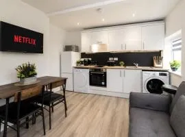 Village Home | Free Parking | Sleeps 6