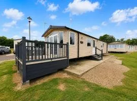 Lovely Caravan With Front Decking At Carlton Meres Park Ref 60018R