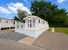 Lovely Caravan At Carlton Meres Holiday Park Ref 60034O