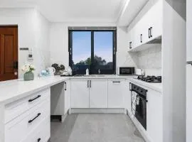 Corporate Entire House 2Walk to Curtin University