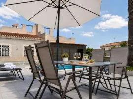 Townhouse with shared pool