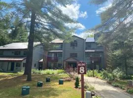 Attitash Hotel Room-AC, Pool, Hot Tub, Storyland