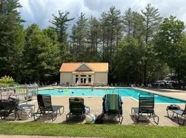 Attitash Townhouse-1BR, AC, Pool, Hot Tub, Storyland