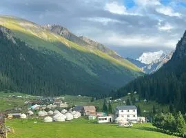 Forest Yurt House Altyn Arashan