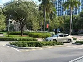 Modern 2 Bedroom Retreat Near Beach and Downtown