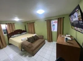 Grand One Bedroom Studio Apt