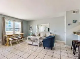 Adorable condo across from the Gulf with central AC deck pool & grill