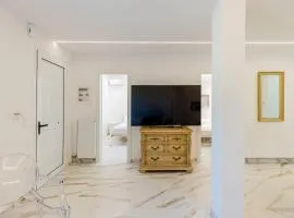 Forty-Two Bright 2-Bedroom Retreat in Molaoi