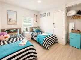 Nice 2 Twin bedroom - Best central location in Miami - Luggage storage, parking and Laundry for free!!!!