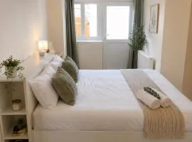 Comfy Flat Near Everything