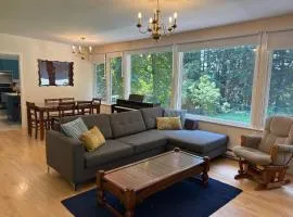 Bright and Spacious Upper Level House, Great Area