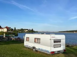 Karavan u přehrady
