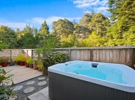 2BR w Ocean View & Hot Tub Near Black Point Beach