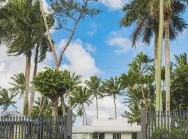 Waterfront, Nukulau Views, Decking - 54 Beach Road